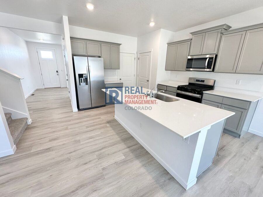 778 N Clubview St - Photo 6 of 24