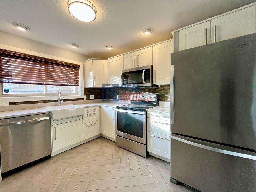 561 1/2 S Ogden St - Photo 2 of 10