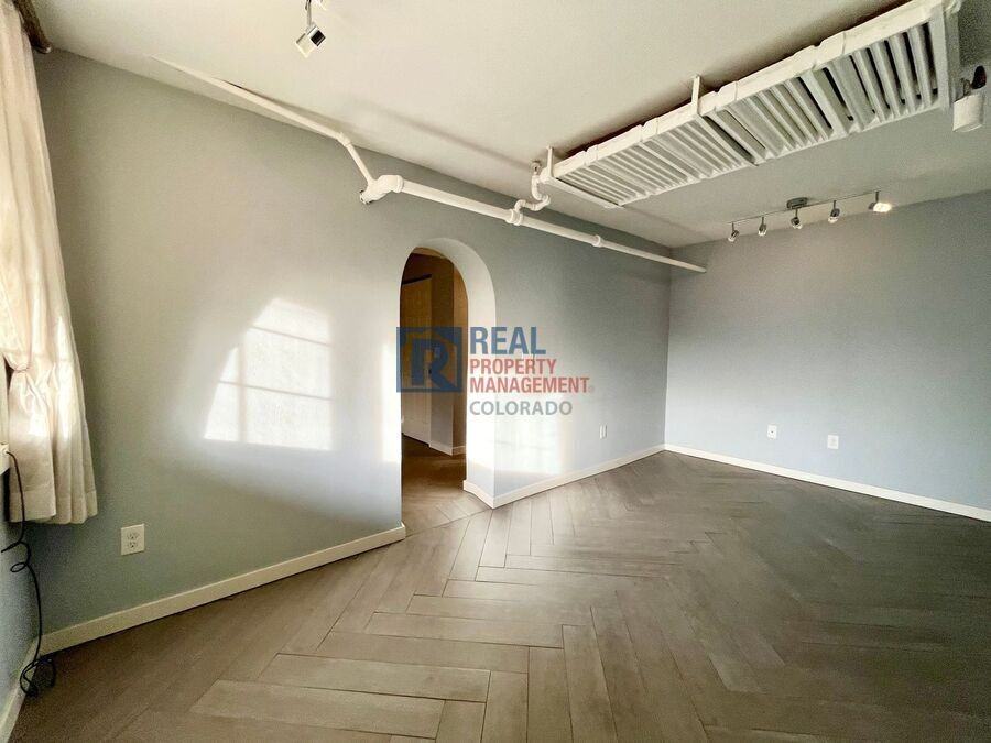 561 1/2 S Ogden St - Photo 5 of 10