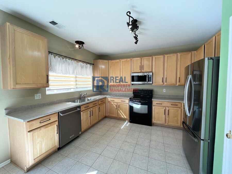 2474 E 127th Pl - Photo 3 of 15