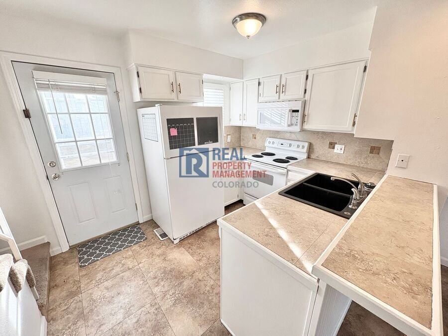 14466 E Hawaii Cir #E - Photo 4 of 13