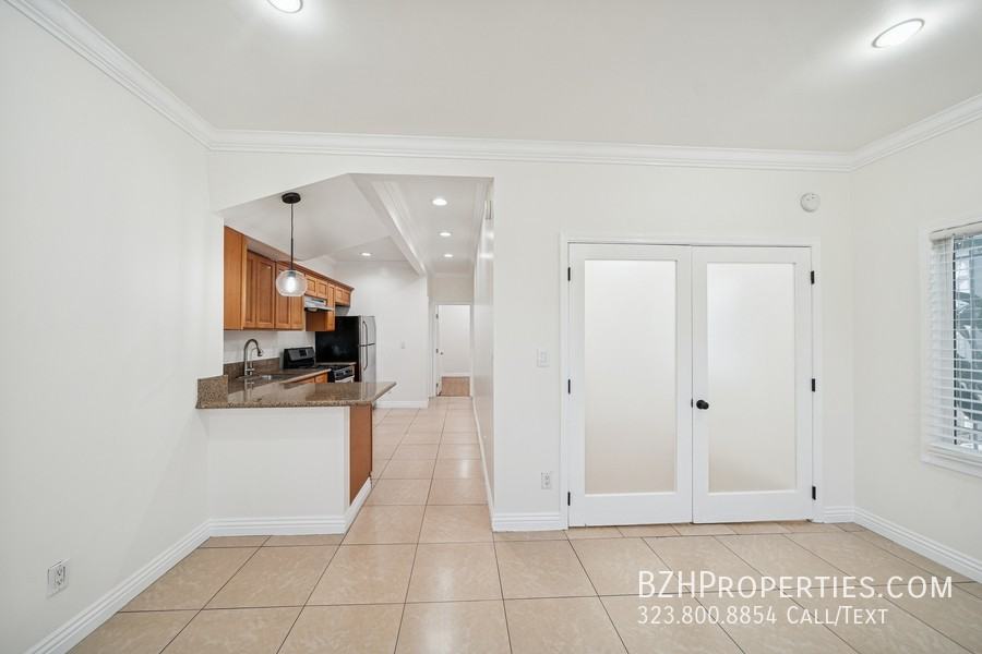 6680 De Longpre Ave #6680B - Photo 3 of 18