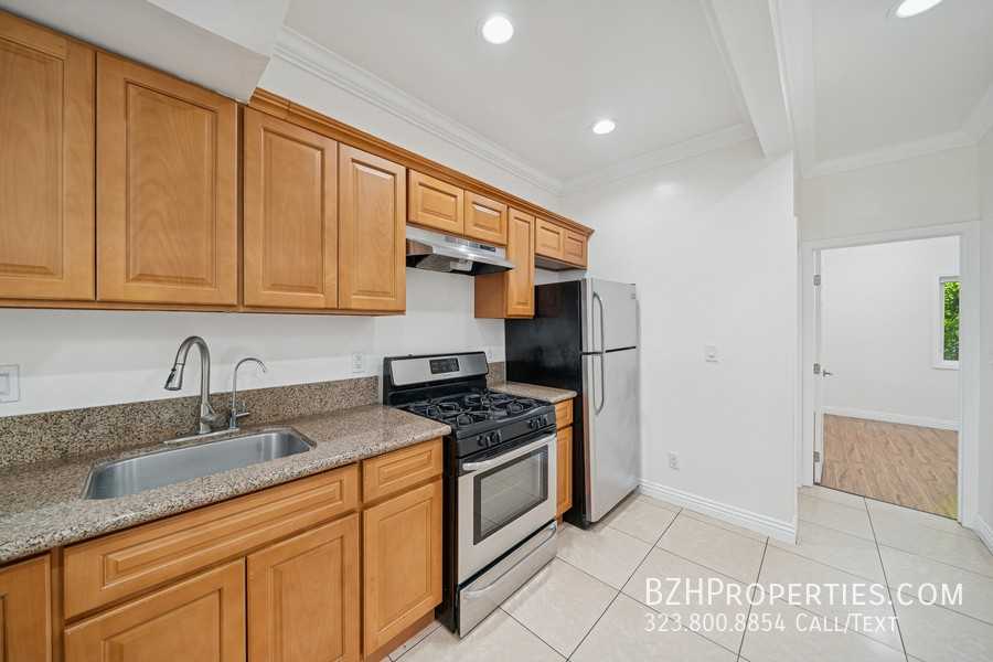 6680 De Longpre Ave #6680B - Photo 5 of 18