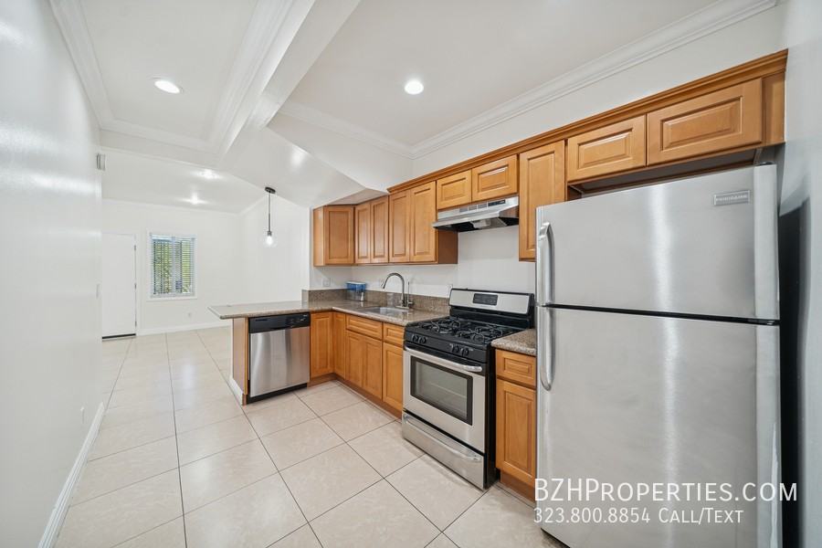 6680 De Longpre Ave #6680B - Photo 6 of 18