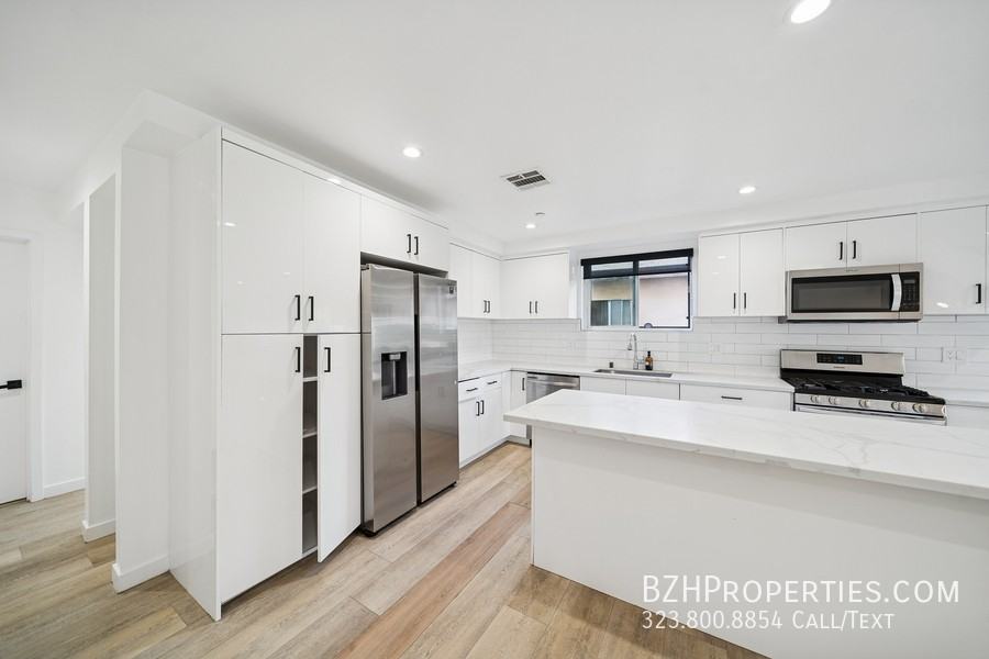 837 1/2 N Harvard Blvd #837B - Photo 2 of 18