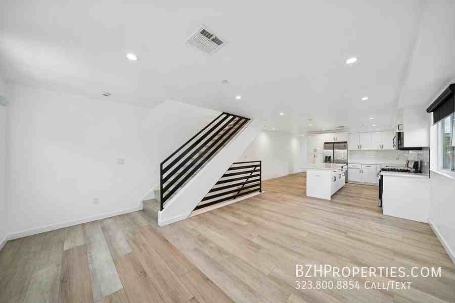 837 1/2 N Harvard Blvd #837B - Photo 6 of 18