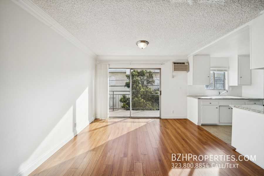 7548 Hampton Ave #205 - Photo 4 of 20