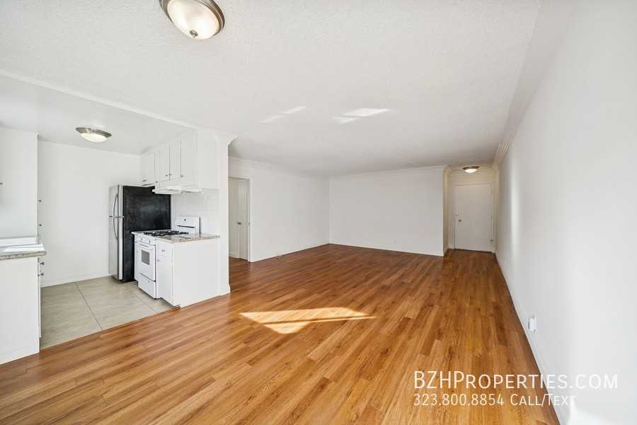 7548 Hampton Ave #205 - Photo 6 of 20