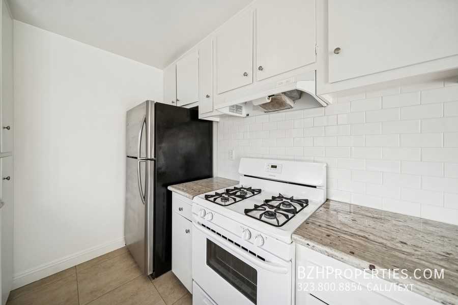 7548 Hampton Ave #205 - Photo 7 of 20