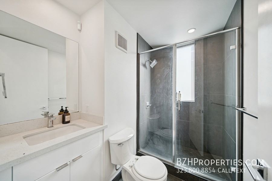 4523 1/2 St Elmo Dr - Photo 7 of 26