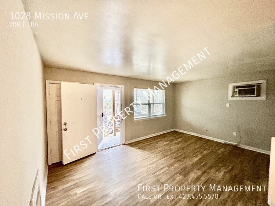 1028 Mission Ave - Photo 2 of 14