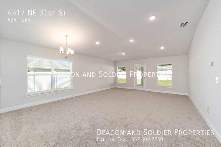 4317 Ne 31st St - Photo 6 of 32