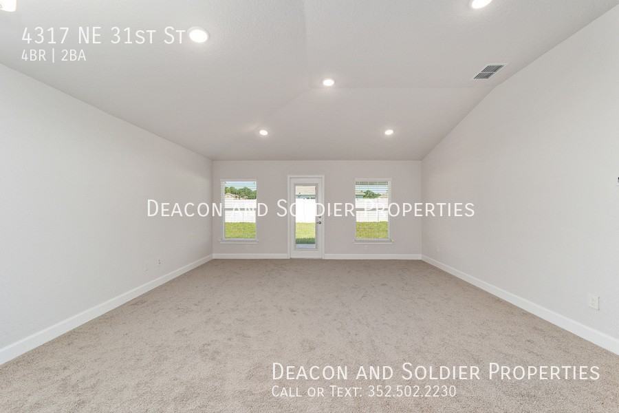 4317 Ne 31st St - Photo 7 of 32