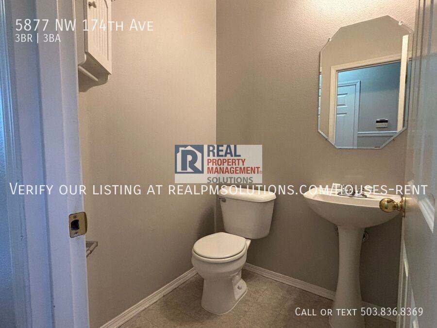 5877 Nw 174th Ave - Photo 4 of 28