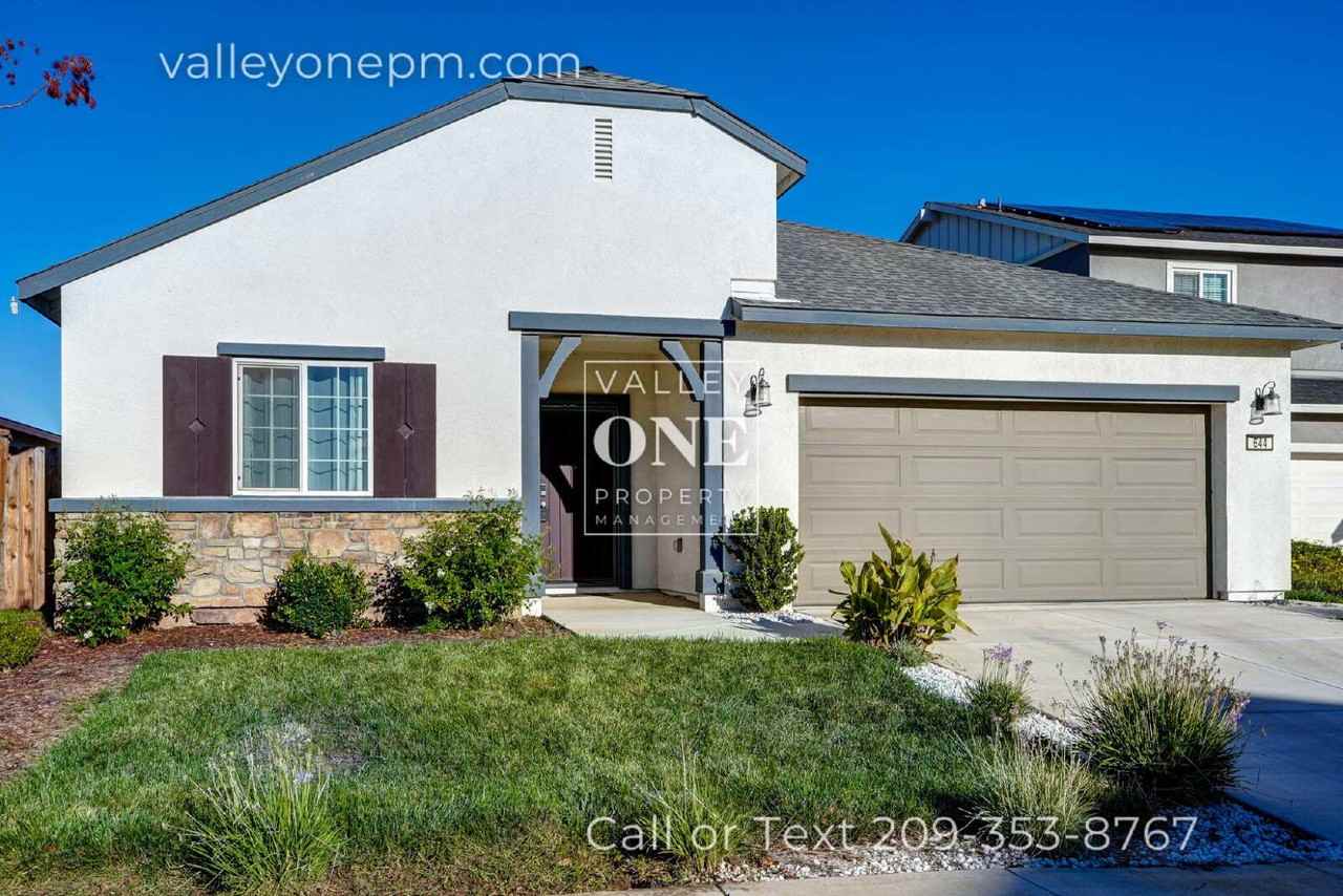 644 Cheshire Dr - Photo 2 of 43