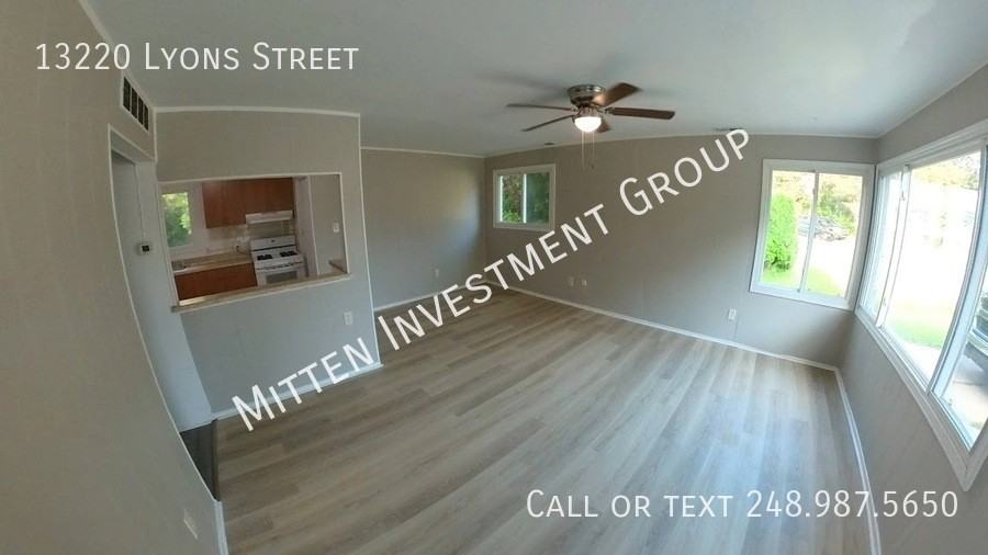 13220 Lyons St - Photo 3 of 11