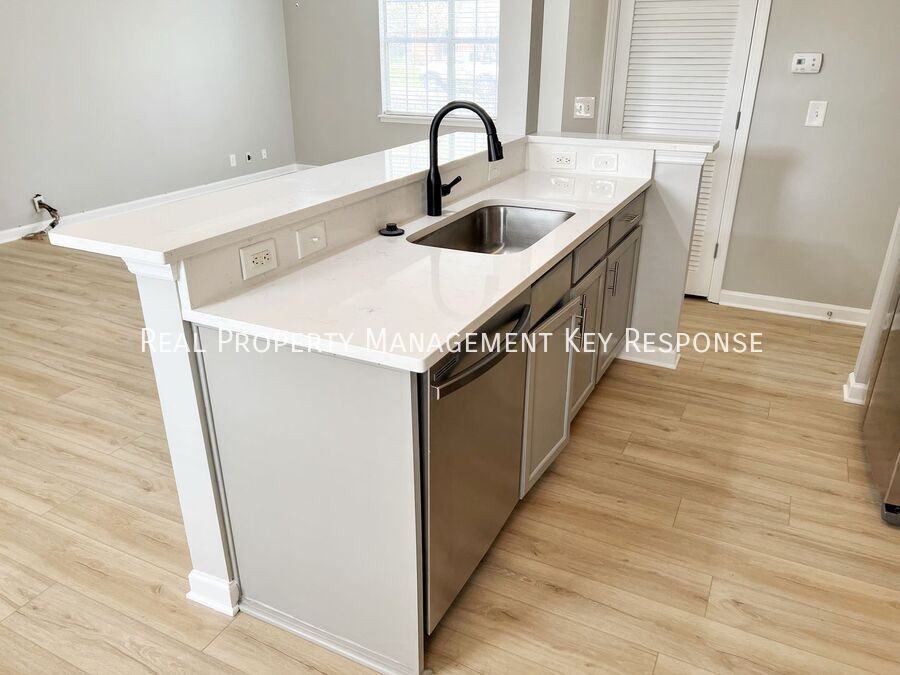 5076 Meta Dr - Photo 5 of 15