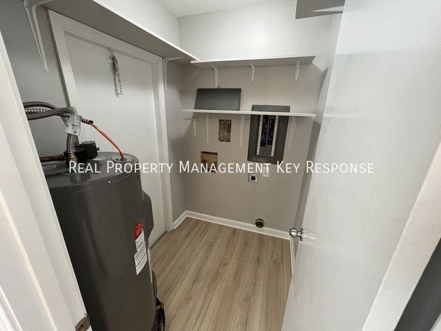 5076 Meta Dr - Photo 7 of 15