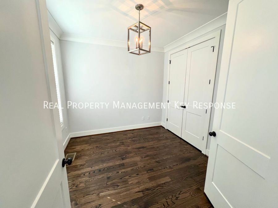 521A Basswood Ave - Photo 7 of 32