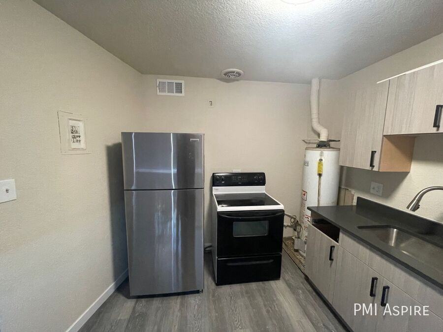 2372 Emporia St - Photo 2 of 7