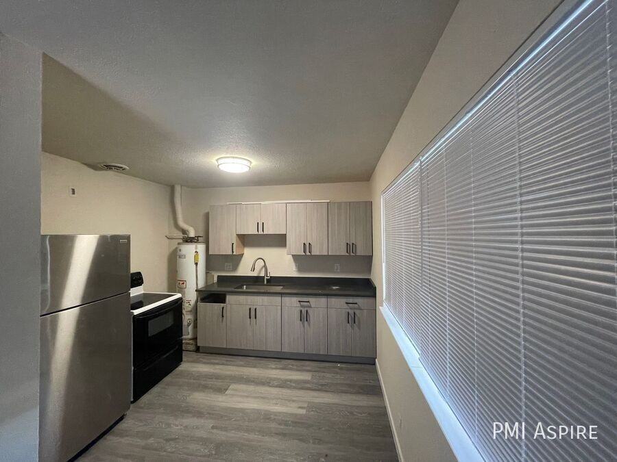 2366 Emporia St - Photo 2 of 6