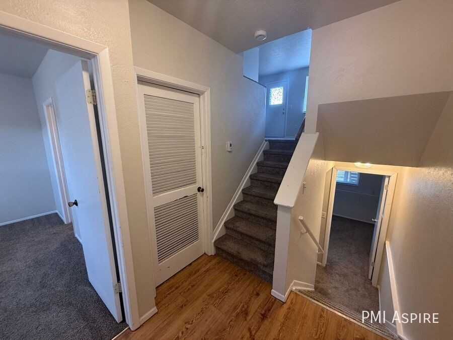 706 W Geneseo St - Photo 3 of 21