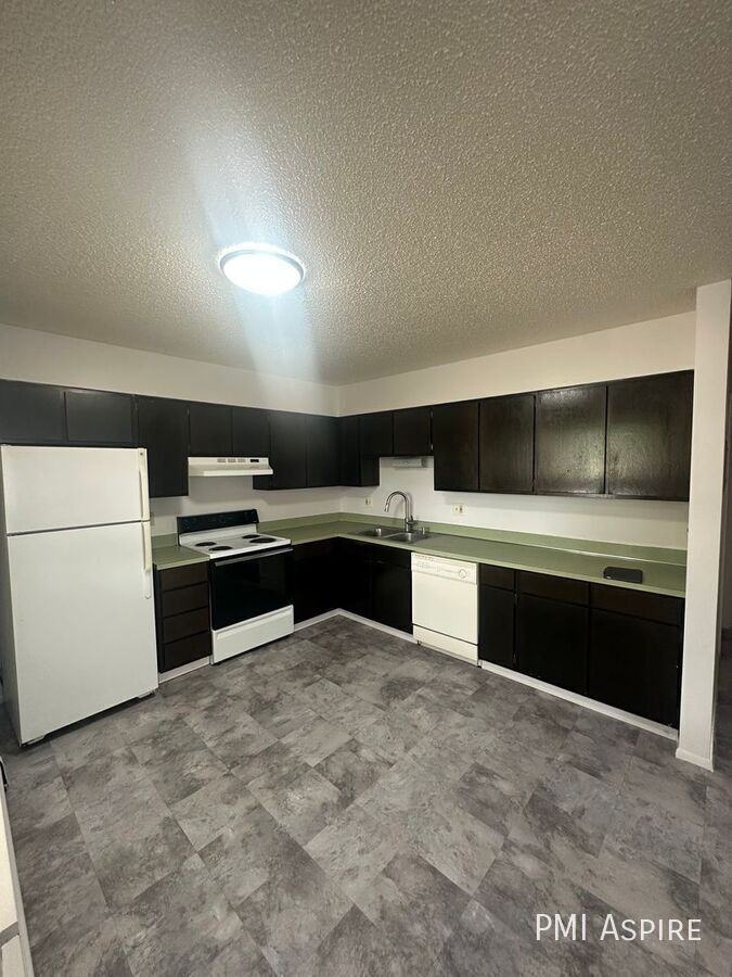 1631 14th Ave #102 - Photo 4 of 11