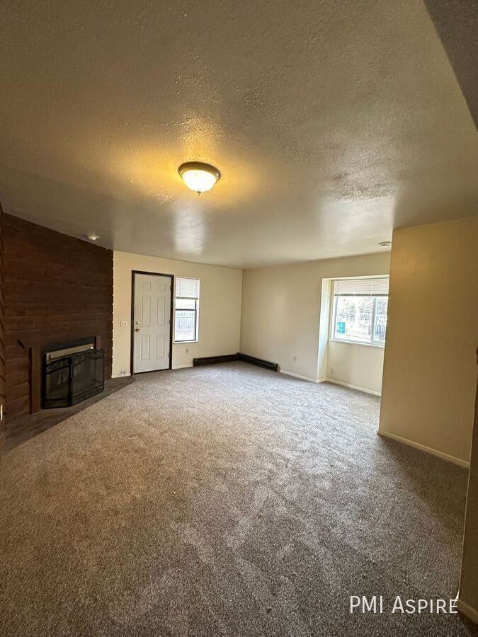 328 Colony Pl - Photo 2 of 8