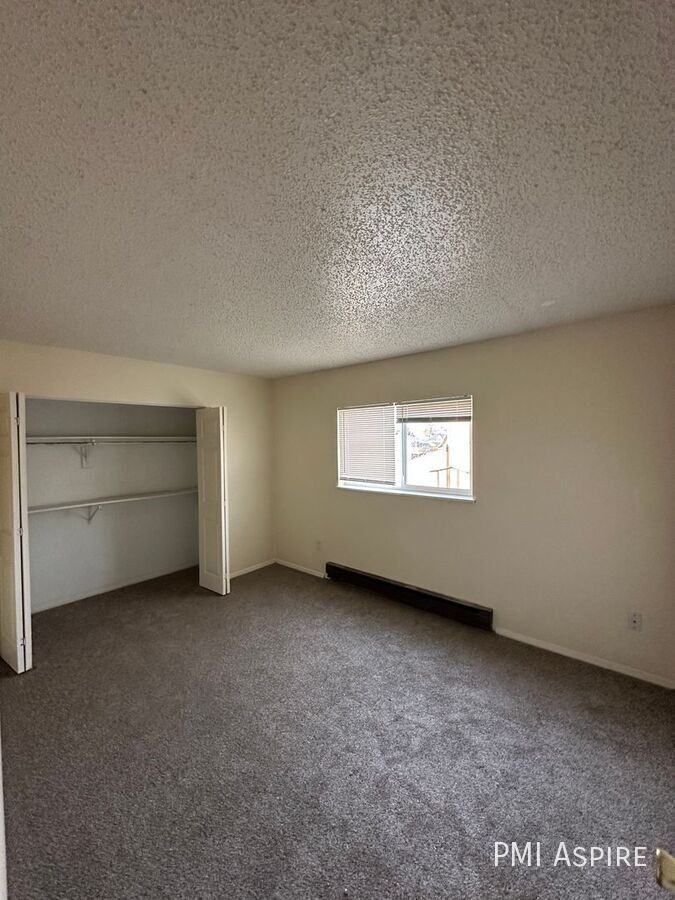 328 Colony Pl - Photo 5 of 8