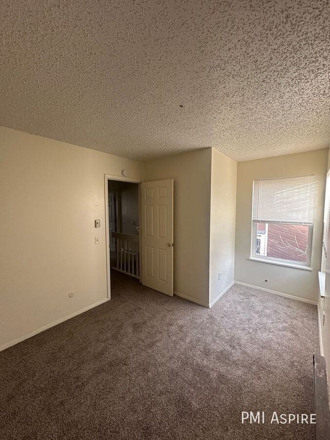 328 Colony Pl - Photo 7 of 8