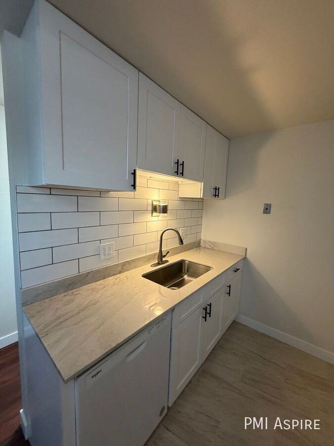 1060 Teller St #203 - Photo 3 of 11