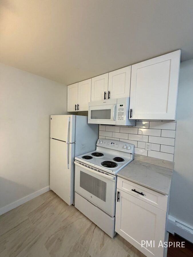 1060 Teller St #203 - Photo 4 of 11