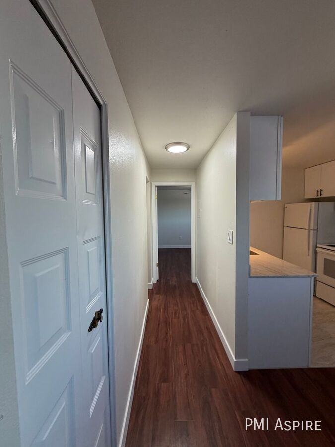 1060 Teller St #203 - Photo 5 of 11