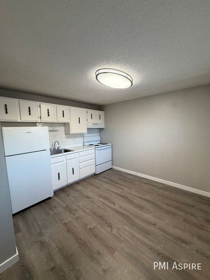 1060 Teller St #103 - Photo 2 of 7