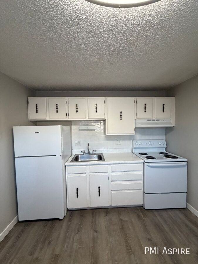 1060 Teller St #103 - Photo 3 of 7