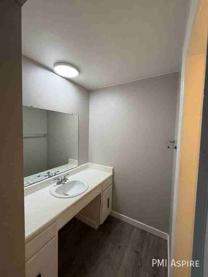 1060 Teller St #103 - Photo 6 of 7