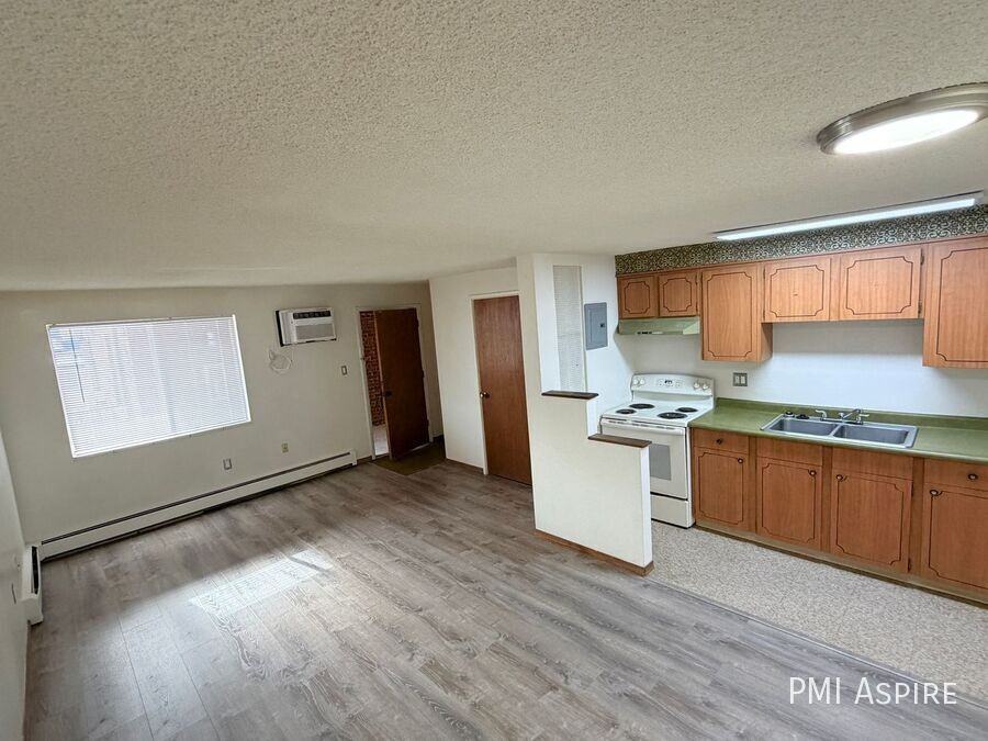 3305 S Clarkson St #304