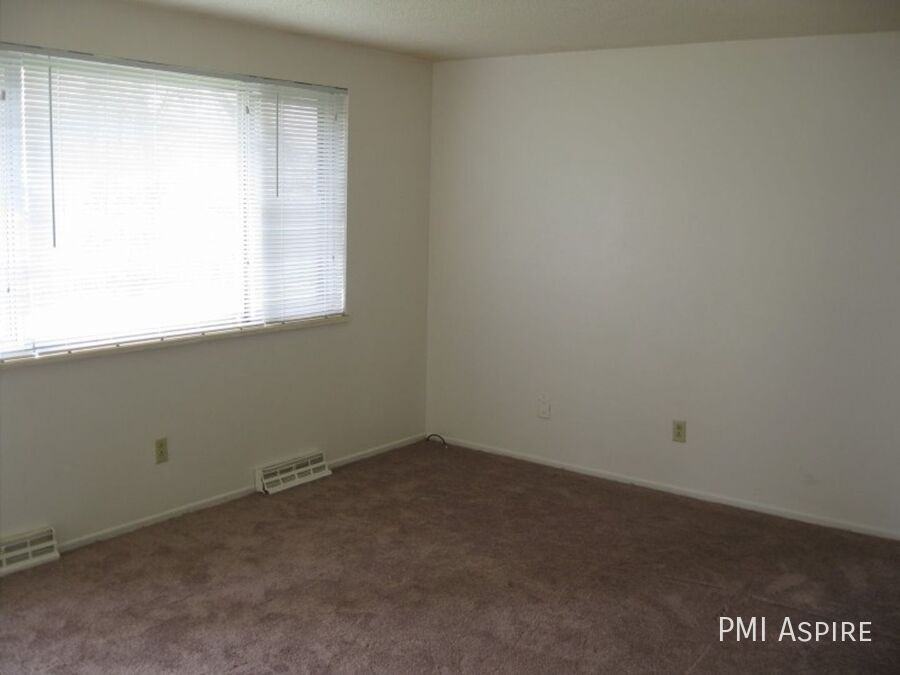 535 Martin St #2 - Photo 3 of 6