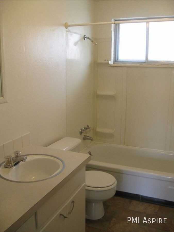 535 Martin St #2 - Photo 4 of 6