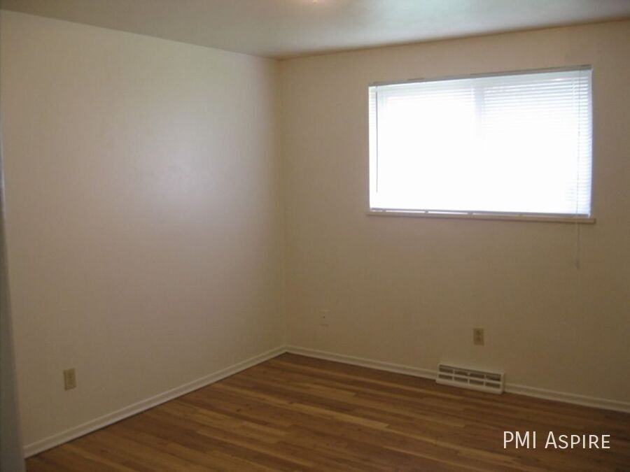 535 Martin St #2 - Photo 5 of 6