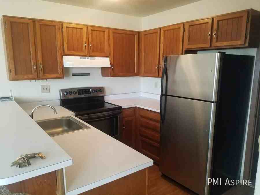 513 W Geneseo St #2 - Photo 3 of 7