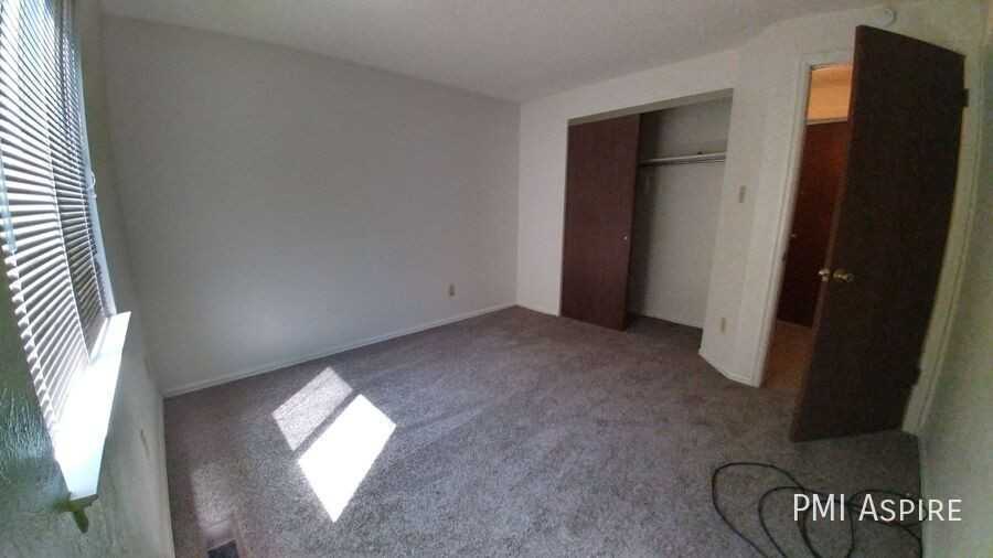 2035 Sumac St - Photo 3 of 9