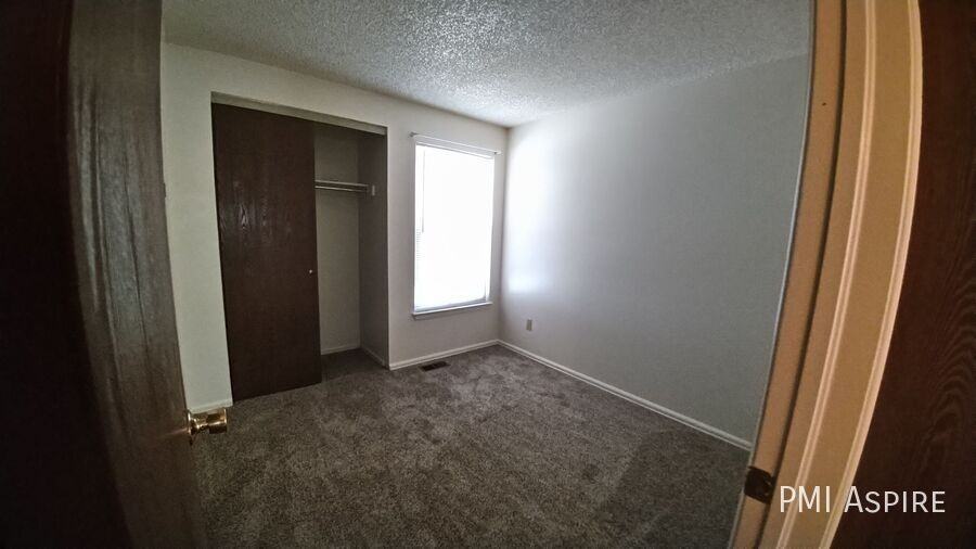 2035 Sumac St - Photo 4 of 9