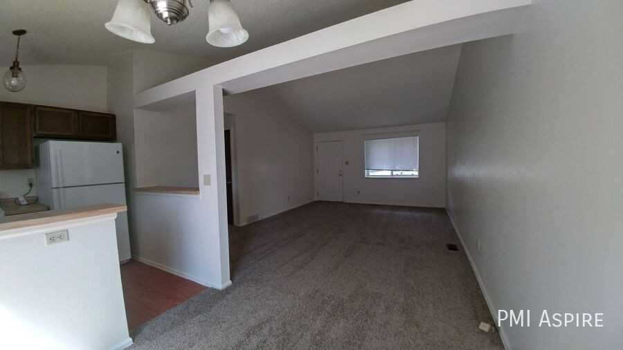 2035 Sumac St - Photo 6 of 9