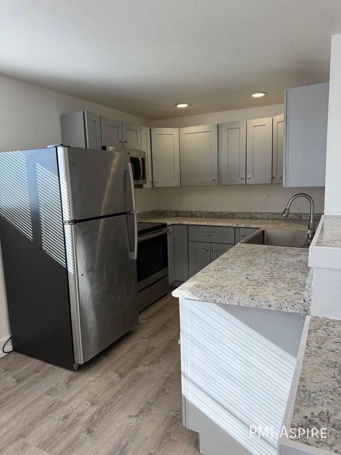 1208 Dallas St #301 - Photo 2 of 7