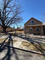 featured image of 4663 Logan St