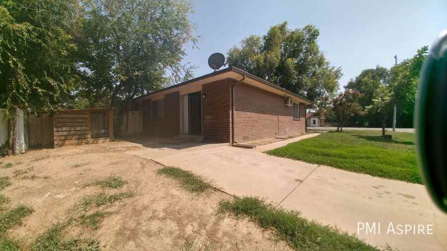 1702 Meadow St - Photo 2 of 3