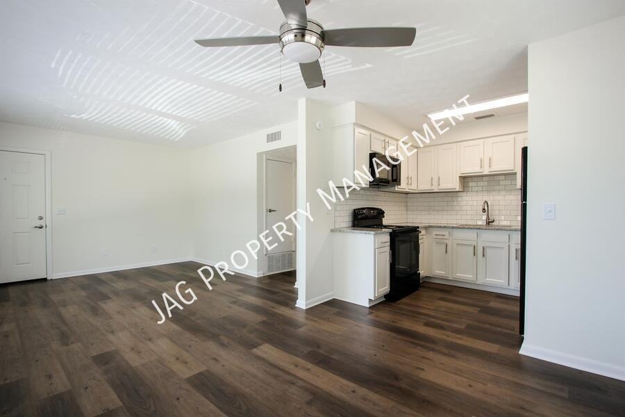1426 Berrier St #4 - Photo 4 of 31