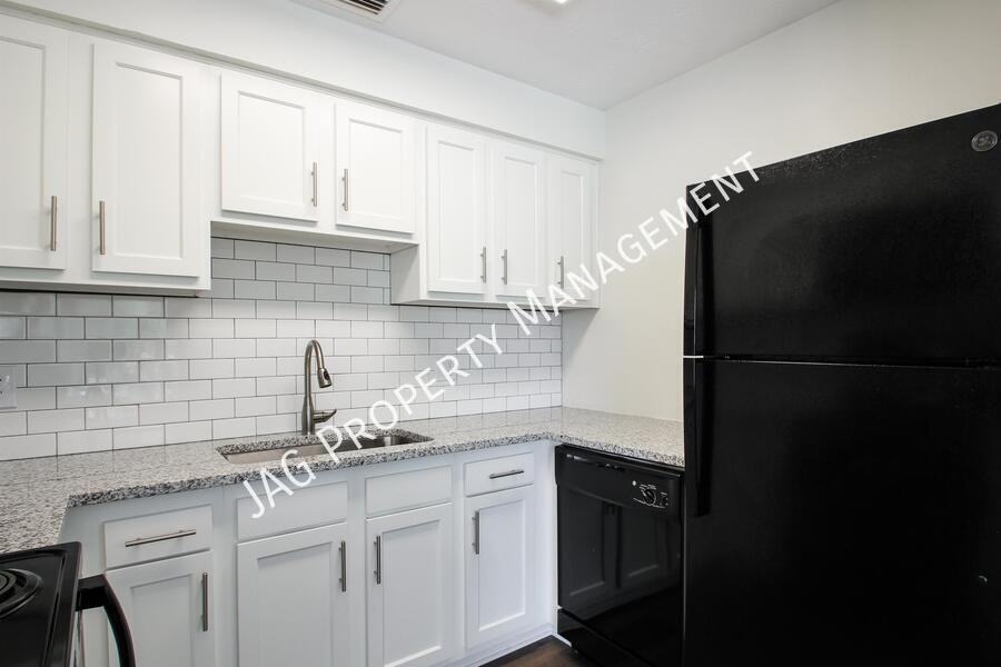 1426 Berrier St #4 - Photo 6 of 31