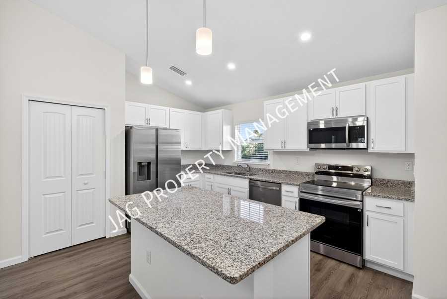 1401 De Groodt Rd Sw - Photo 2 of 34